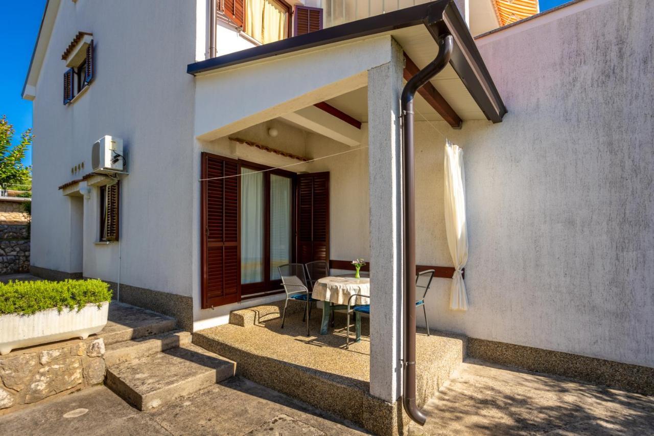 Apartments Belavic By El-Pi Tours Njivice Eksteriør bilde