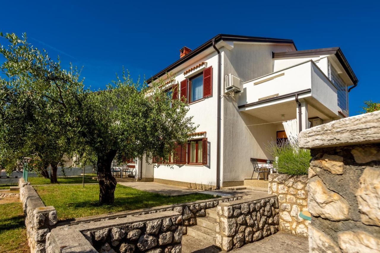 Apartments Belavic By El-Pi Tours Njivice Eksteriør bilde