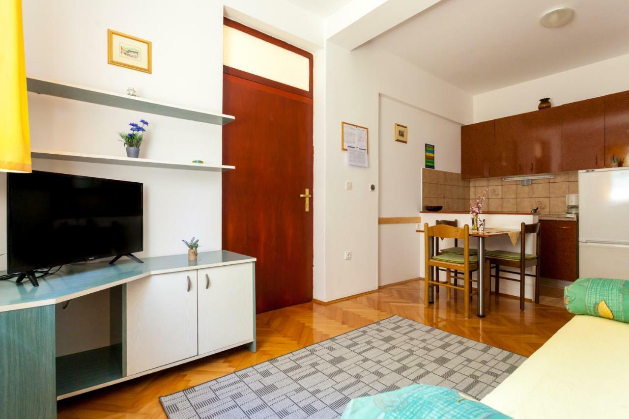 Apartments Belavic By El-Pi Tours Njivice Eksteriør bilde