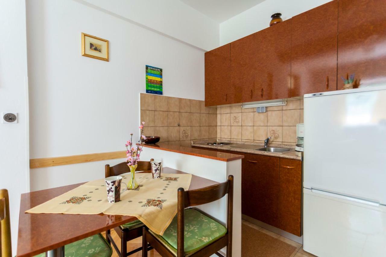 Apartments Belavic By El-Pi Tours Njivice Eksteriør bilde