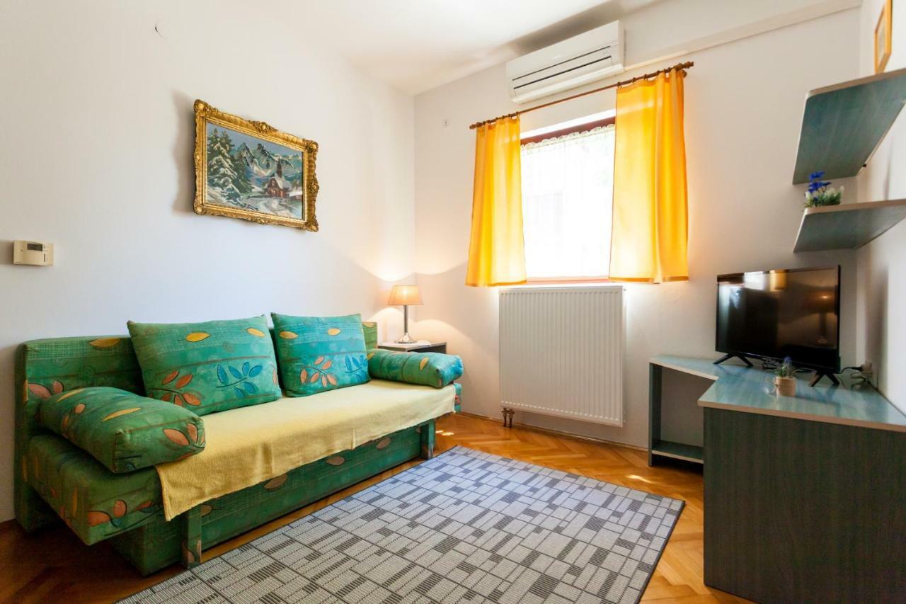 Apartments Belavic By El-Pi Tours Njivice Eksteriør bilde