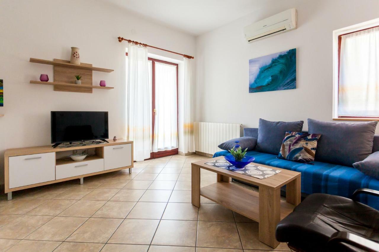 Apartments Belavic By El-Pi Tours Njivice Eksteriør bilde