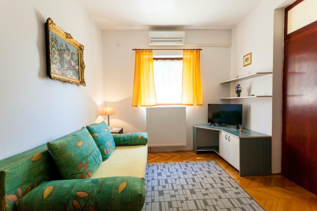 Apartments Belavic By El-Pi Tours Njivice Eksteriør bilde