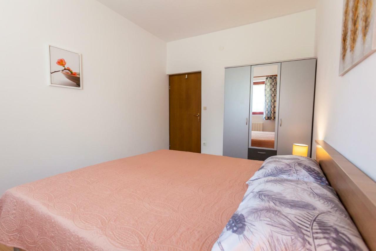 Apartments Belavic By El-Pi Tours Njivice Eksteriør bilde