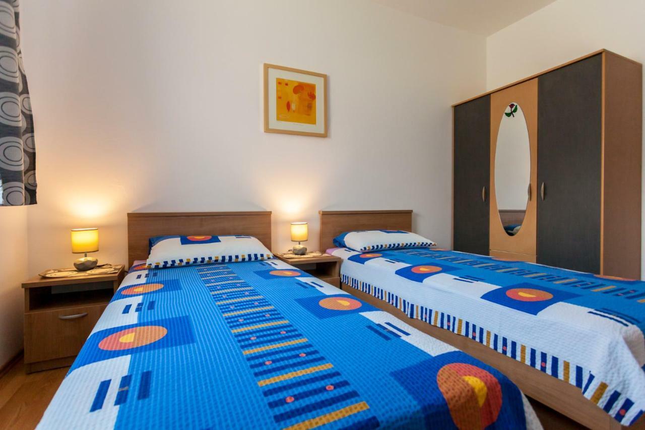 Apartments Belavic By El-Pi Tours Njivice Eksteriør bilde