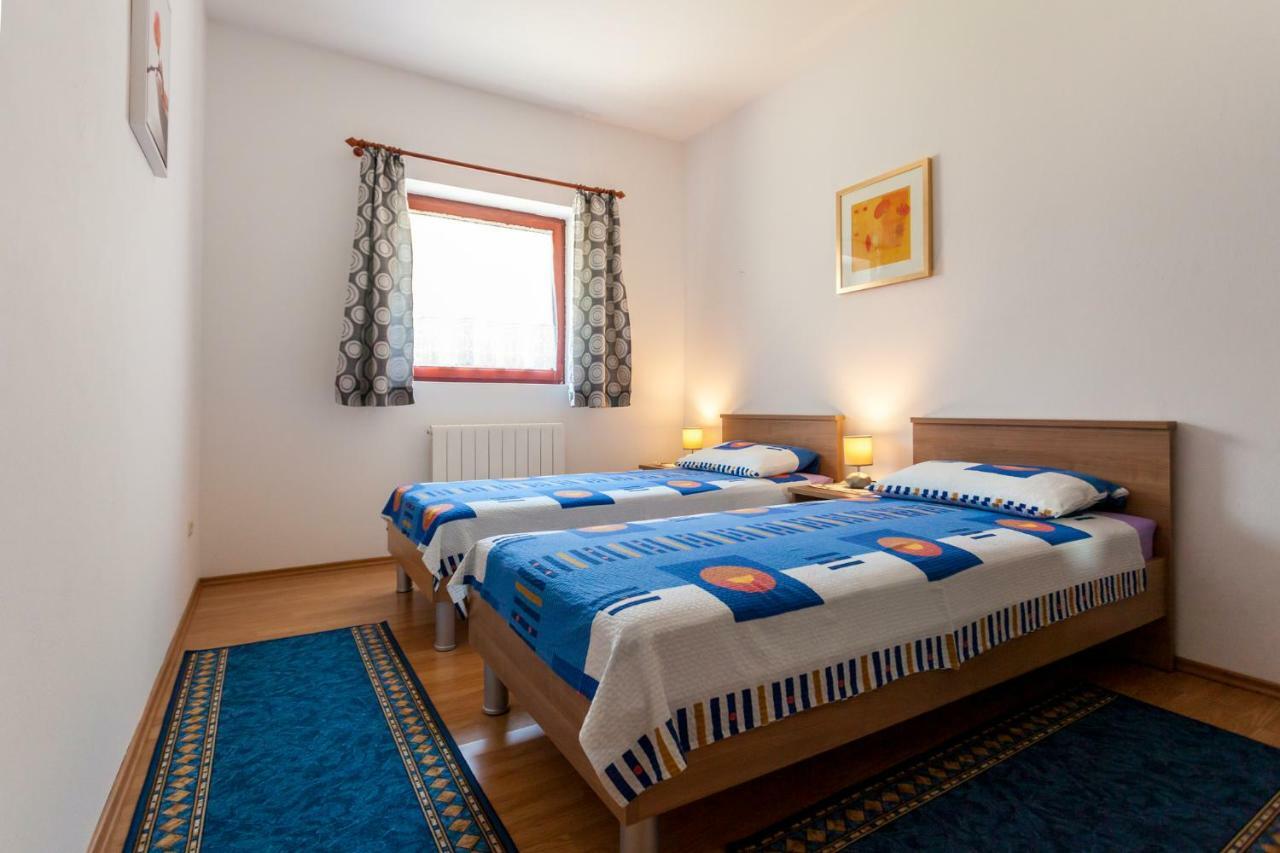 Apartments Belavic By El-Pi Tours Njivice Eksteriør bilde