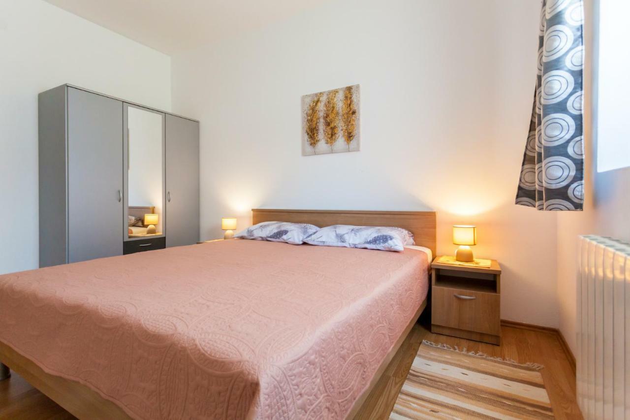 Apartments Belavic By El-Pi Tours Njivice Eksteriør bilde