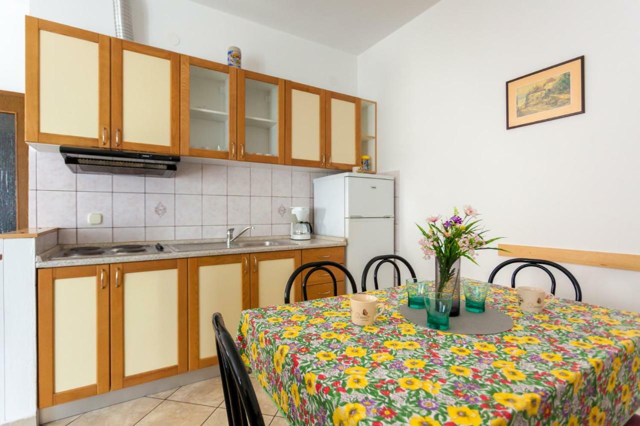 Apartments Belavic By El-Pi Tours Njivice Eksteriør bilde