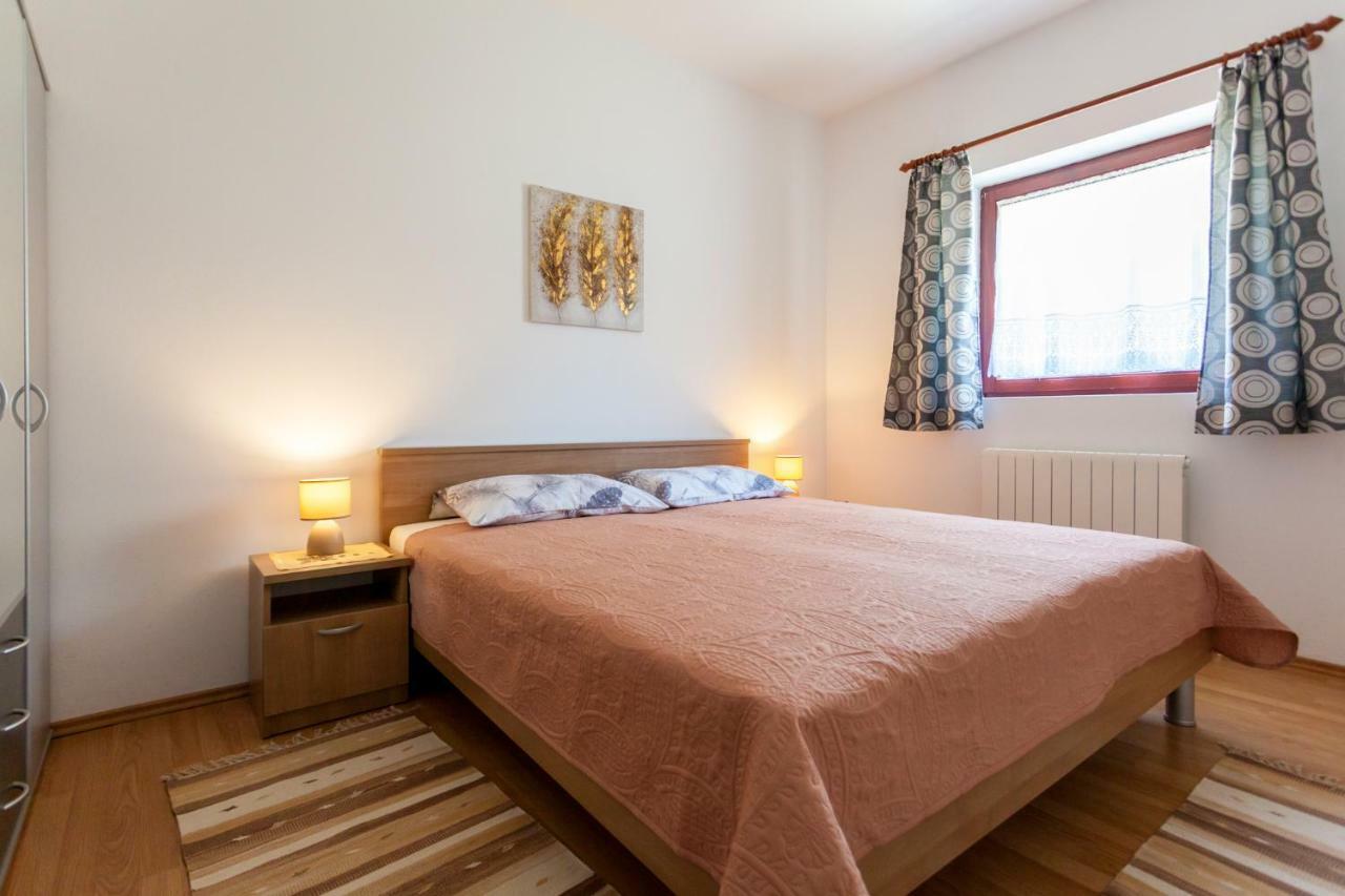 Apartments Belavic By El-Pi Tours Njivice Eksteriør bilde