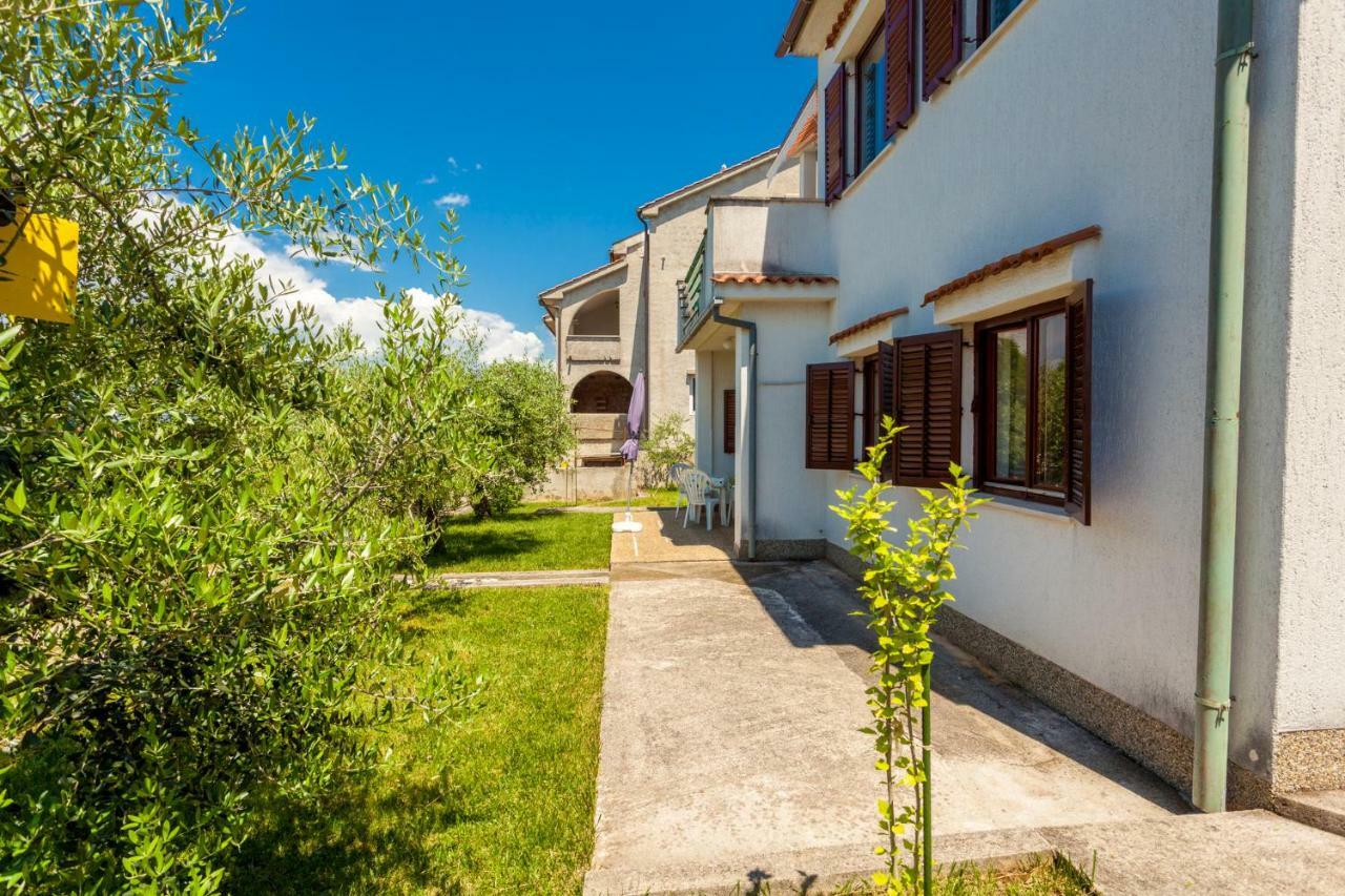 Apartments Belavic By El-Pi Tours Njivice Eksteriør bilde