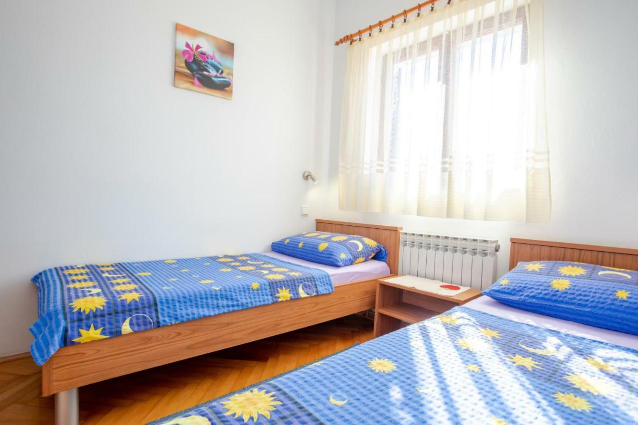 Apartments Belavic By El-Pi Tours Njivice Eksteriør bilde