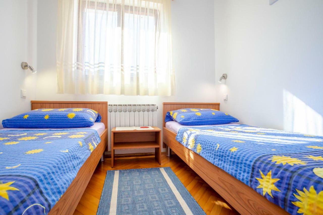 Apartments Belavic By El-Pi Tours Njivice Eksteriør bilde