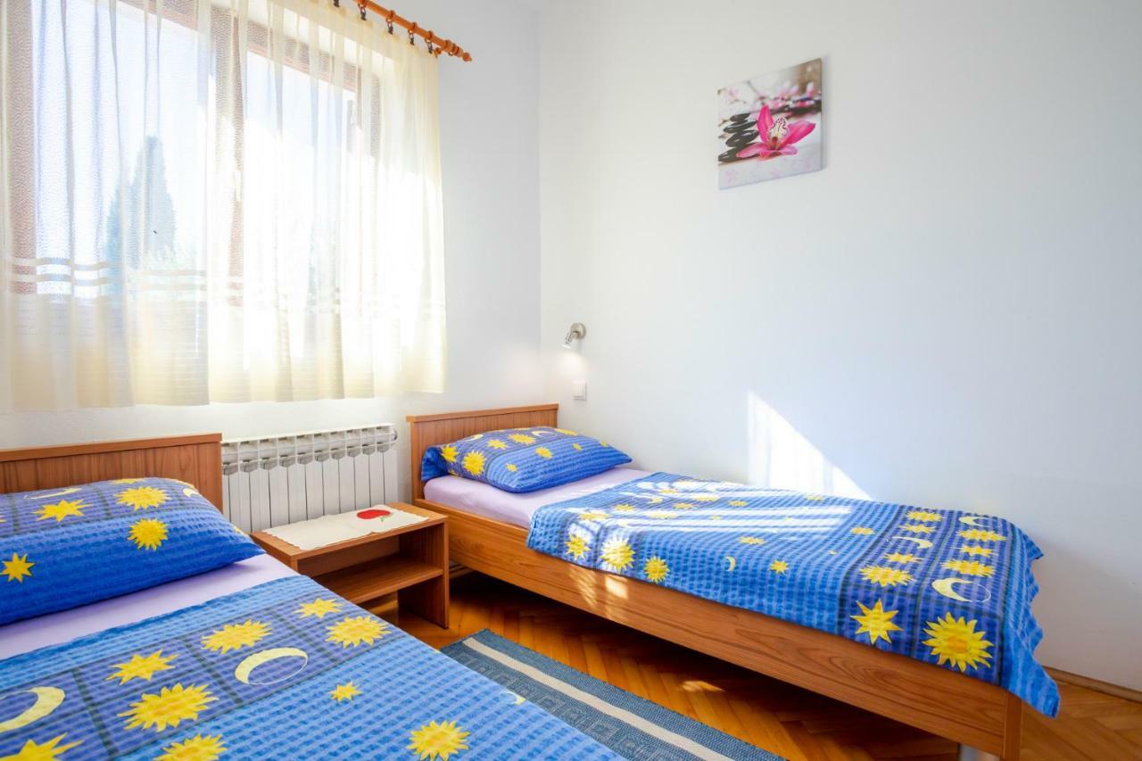 Apartments Belavic By El-Pi Tours Njivice Eksteriør bilde